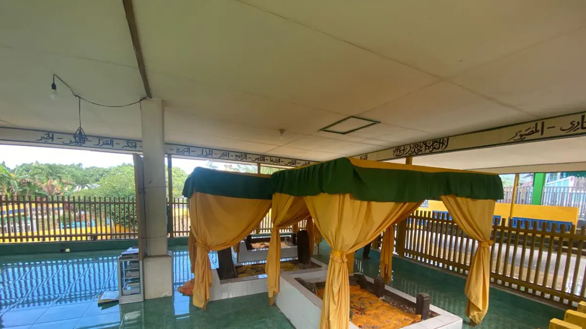 SEJARAH: Makam Raja Raja Pulau Laut. Salah satu makam yang bersejarah di Kotabaru. (Jumain/ Radar Banjarmasin.