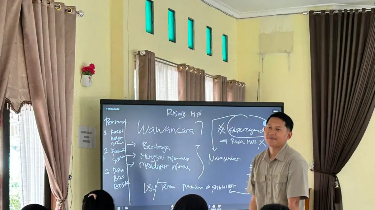 ANTUSIAS:Pelatihan jurnalistik bagi siswa ekstrakurikuler jurnalistik di SMAN 1 Barabai berlangsung interaktif, Sabtu (11/4/2026).(Foto: Jamaluddin/Radar Banjarmasin).