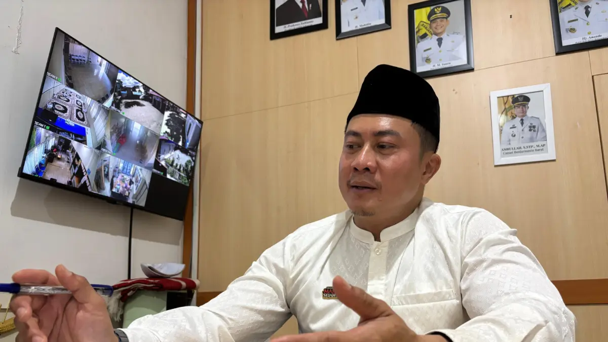 MENGABDI: Amrullah memimpin Camat Banjarmasin Barat. (Zulvan Rahmatan/Radar Banjarmasin).