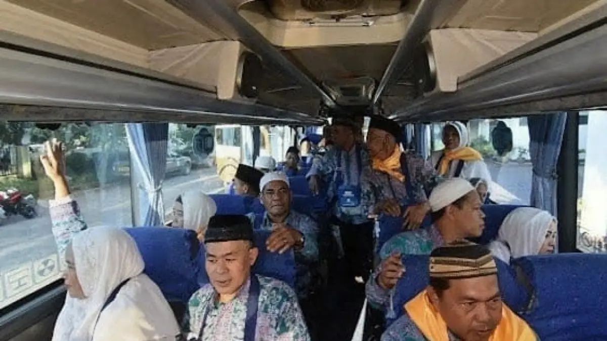 PERLU PENDAMPING: Suasana penyambutan jemaah haji asal Kabupaten Banjar di halaman kantor Bupati pada musim haji tahun lalu. Tahun ini ratusan jemaah perlu pendampingan Khusus. (FADLAN ZAKIRI/RADAR BANJARMASIN)