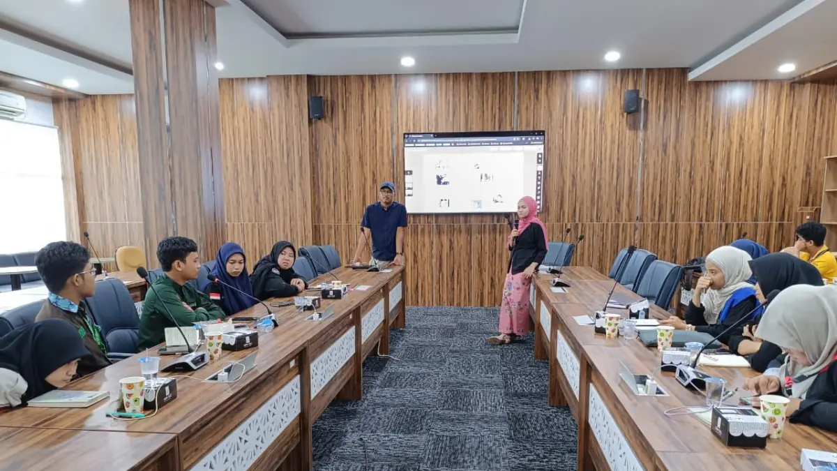DISKUSI: 20 pegiat LPM lintas Kampus di Banjarmasn ikuti pelatihan intensif yang diinisiasi AJI Persiapan Banjarmasin bersama Prodi Ilmu Komunikasi III Yogyakarta dan ULM.