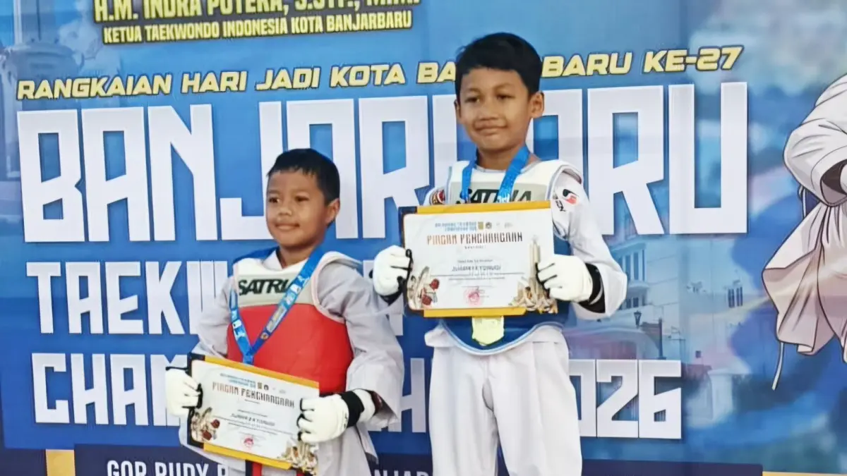 MENANG: Narotama Wiradharma anak Kotabaru saat diserahkan medali emas.&nbsp;
Foto: KONI Kotabaru untuk Radar Banjarmasin.&nbsp;