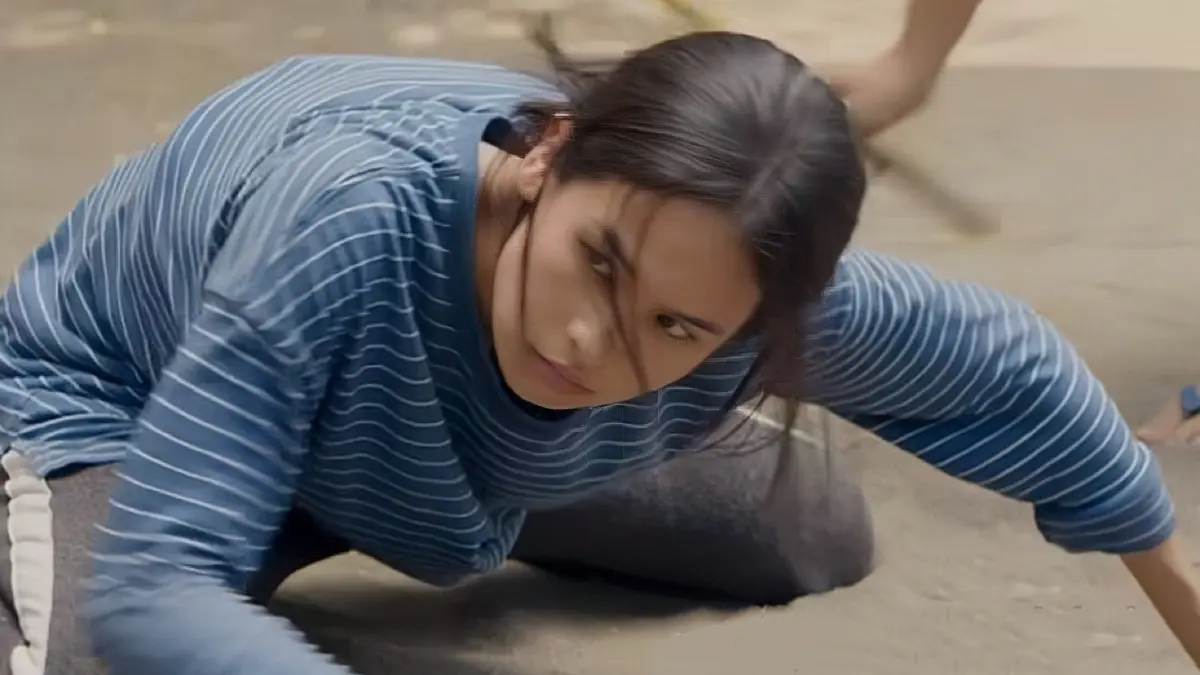 UNIK: Maudy Ayunda sebagai Laksmi di film Para Perasuk dengan lakon tak biasa. (Foto: Youtube/rekatastudio) 
