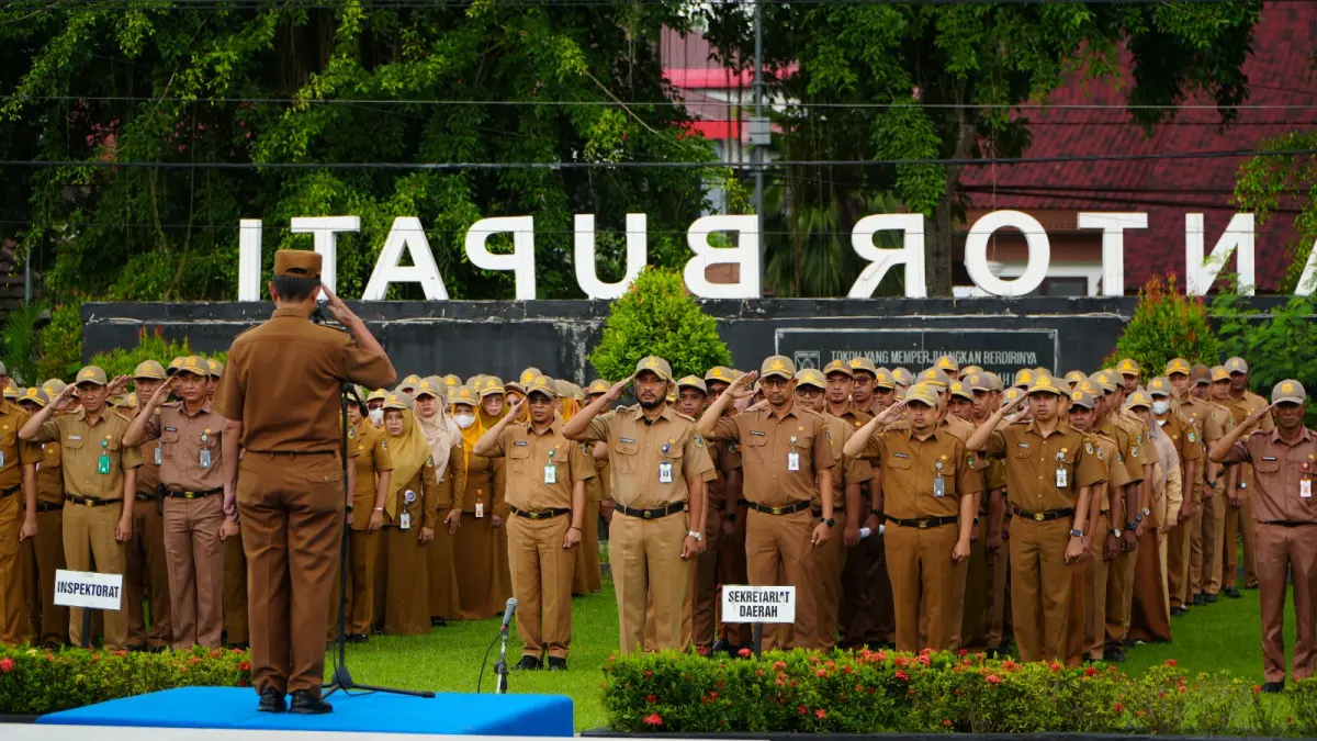 ASN di lingkungan Pemkab Tala saat mengikuti kegiatan apel gabungan di halaman Kantor Bupati Tala, Senin (13/4/2026). ( Diskominfostasan)