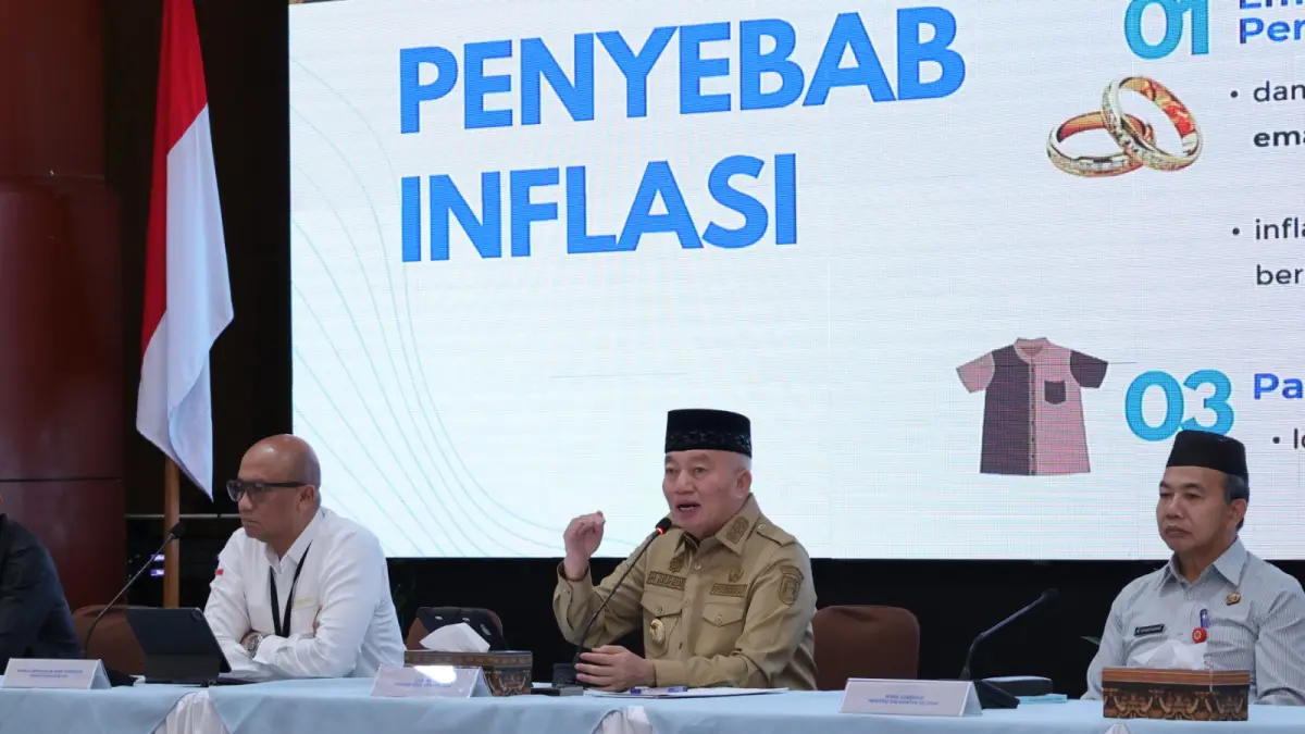 GERAK CEPAT: Gubernur Kalimantan Selatan, H. Muhidin memimpin langsung High Level Meeting Tim Pengendalian Inflasi Daerah, di Mahligai Pancasila Banjarmasin, Senin (16/3).