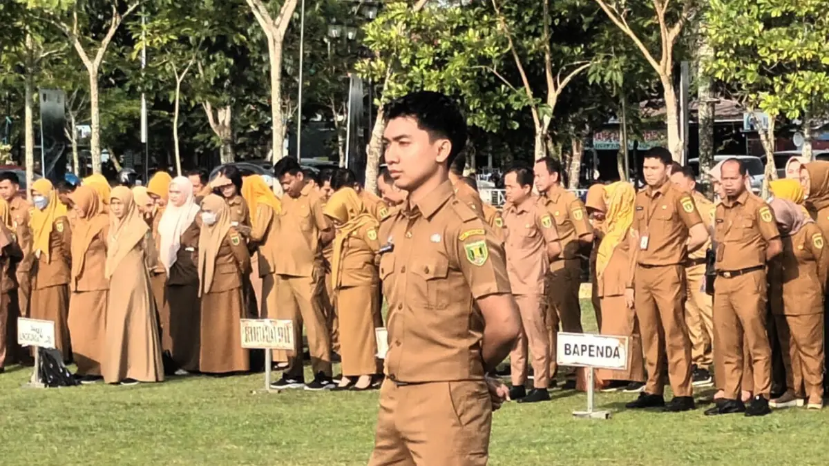 Jajaran ASN Pemkab Tabalong saat menjadi peserta apel di Pendopo Bersinar Pembataan Tabalong.&nbsp; (Ibnu Dwi Wahyudi/ Radar Banjarmasin)