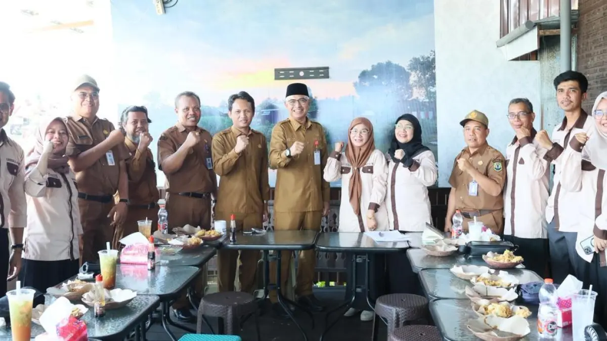 MOMEN: Wakil Bupati HSU, Hero Setiawan bersama tim akademisi UNISKA membahas kerjasama pemanfaatan susupan gunung menjadi pakan ternak dalam program pengembangan agrominapolitan di lima desa, April 2026.(Foto: Pemkab HSU)&nbsp;