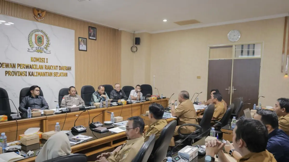 RAPAT: DPRD Kalsel menggelar rapat pembahasan proses pemekaran Calon Daerah Otonomi Baru (CDOB) Tanah Kambatang Lima di DPRD Kalsel, Senin (13/4). (Foto: Muhammad Oscar Fraby/Radar Banjarmasin)