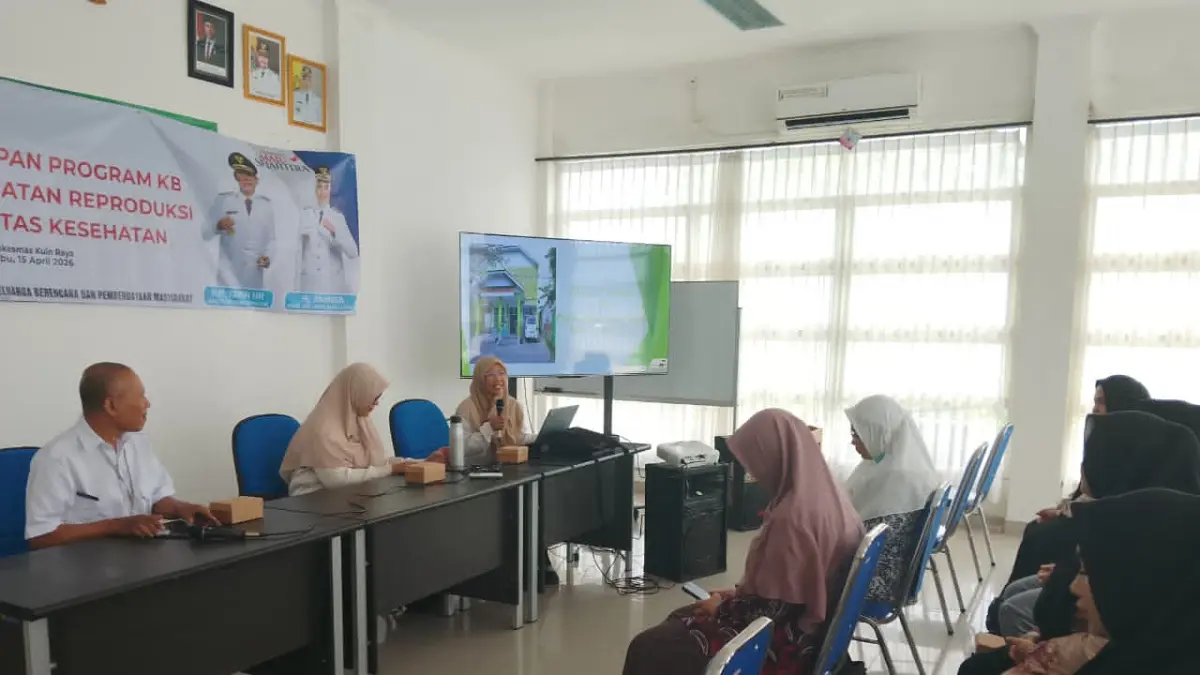 EDUKASI MKJP: Petugas kesehatan bersama bidan mengikuti kegiatan pemantapan program KB dan kesehatan reproduksi di Puskesmas Kuin Raya, Banjarmasin Barat, belum lama tadi.&nbsp;