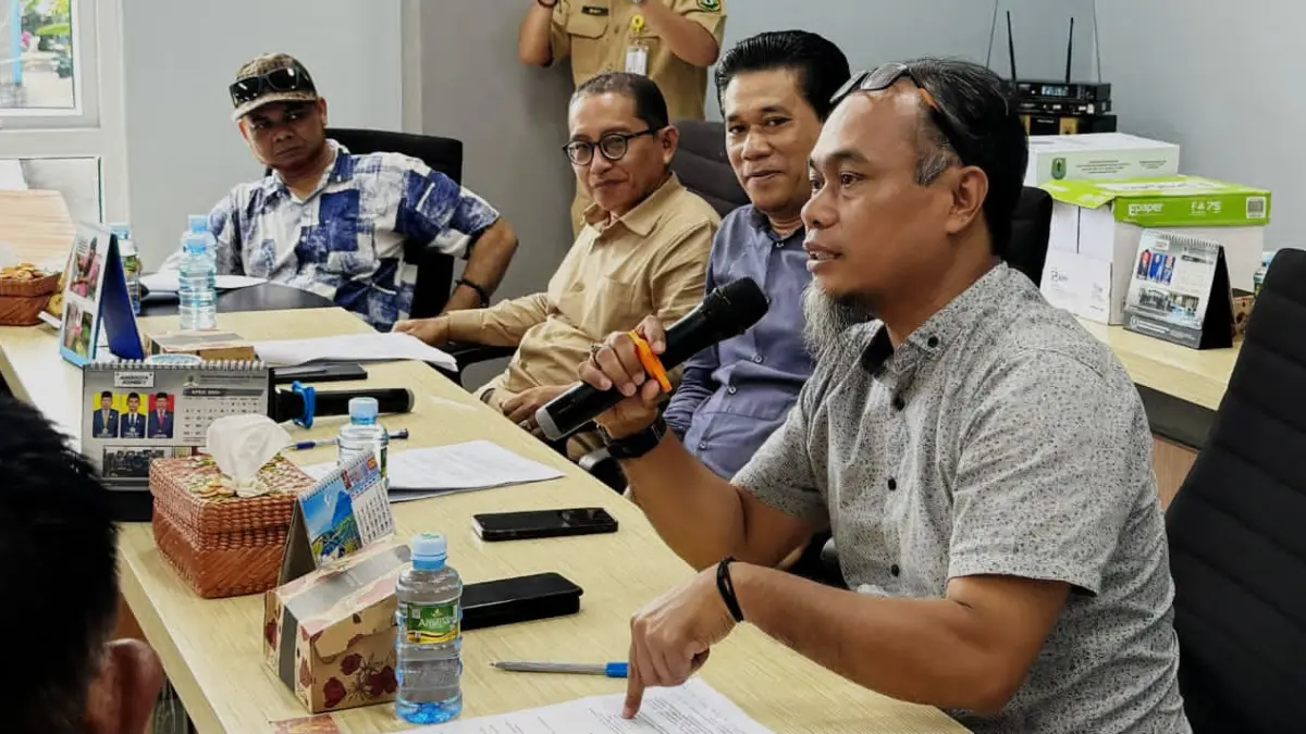 RAPAT: Pembahasan lanjutan raperda reklame di ruang rapat terbatas Kantor DPRD Kabupaten HSU, Selasa (14/4/2026).(Foto:M Akbar/Radar Banjarmasin)&nbsp;