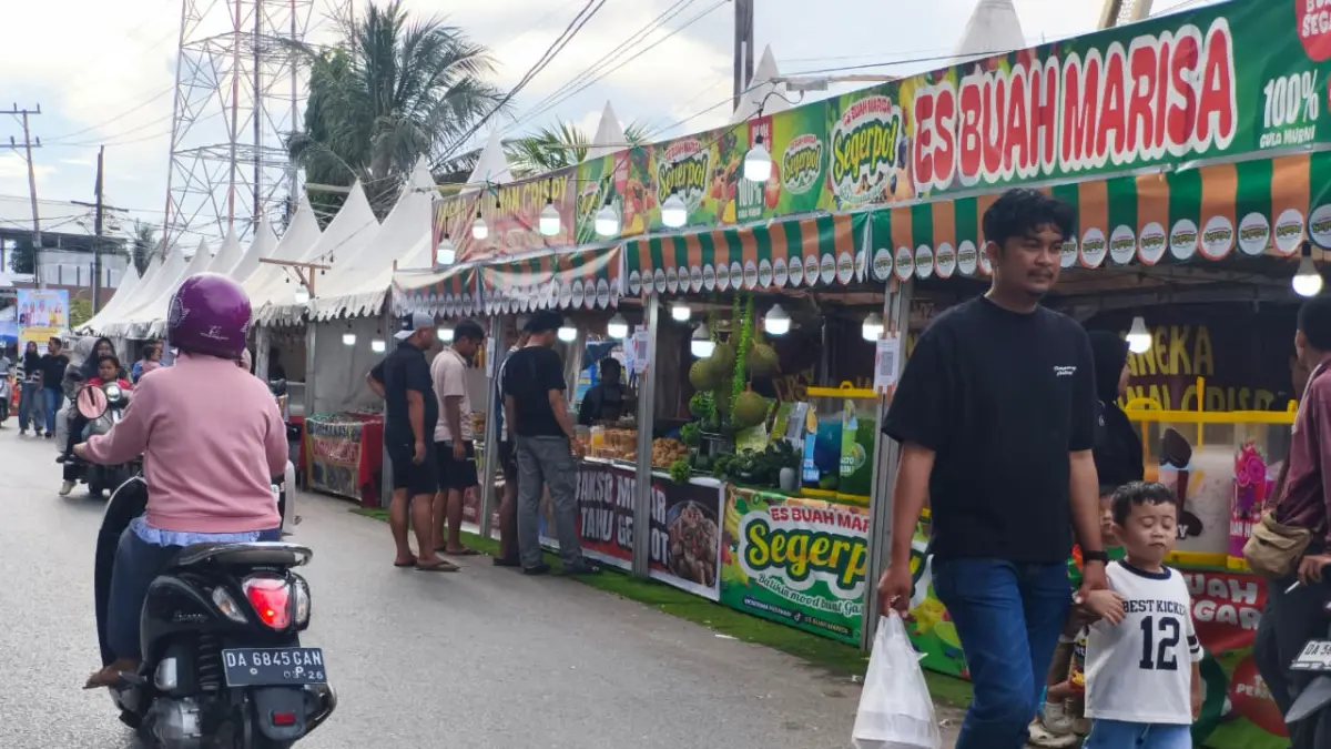 IKUT MERAMAIKAN: Ratusan stan UMKM meramaikan Mappanre Ri Tasi’e 2026 di Kabupaten Tanah Bumbu.