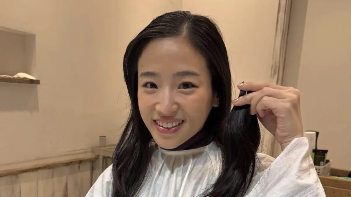 POTONG RAMBUT: Haruka memperlihatkan rambut yang dipotong untuk didonasikan. (Foto: Instagram/haruuuu__chan)