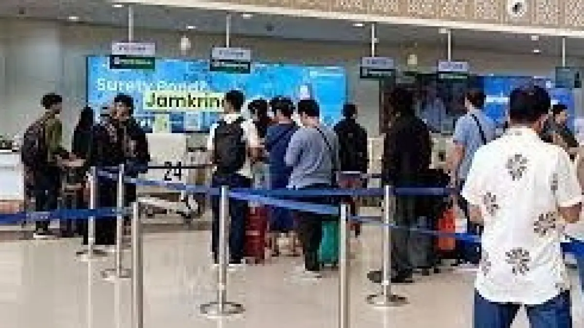 AKTIVITAS DI BANDARA: Meski harga tiket pesawat sempat melonjak, agenda perjalanan dinas DPRD Banjarmasin tetap berjalan.(Foto: Dok Radar Banjarmasin)