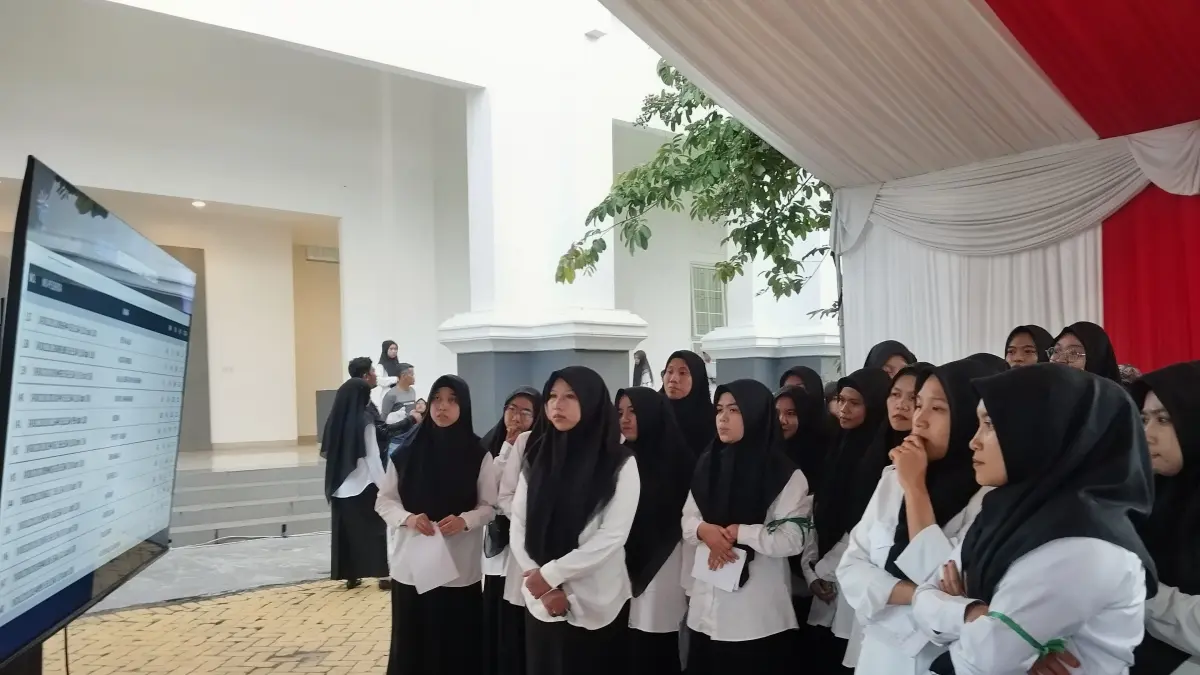 BERHARAP LULUS: Sejumlah peserta mengikuti proses seleksi CASN yang dibuka Pemkab Banjar beberapa waktu lalu di Gedung Idham Chalid, Banjarbaru. (FADLAN ZAKIRI/RADAR BANJARMASIN)