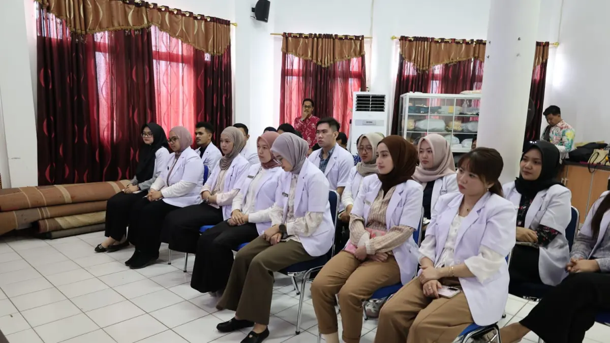 ORIENTASI: Belasan dokter saat mengikuti kegiatan orientasi internship 2026 di Aula RSUD dr. H. Andi Abdurrahman Noor. Program ini menjadi bagian penguatan layanan kesehatan daerah (Foto: RSUD dr. H. Andi Abdurrahman Noor untuk Radar)&nbsp;