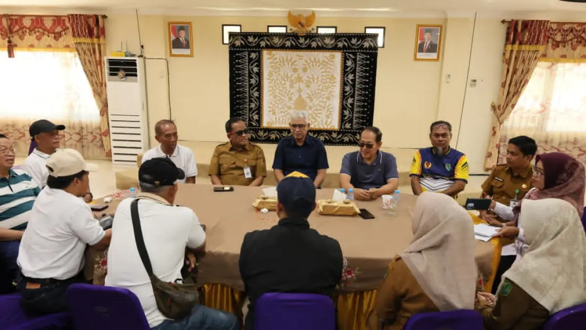 SEDERHANA:Bupati dan Wakil Bupati HSU, H Sahrujani dan Hero Setiawan saat menerima tim verifikasi calon tuan rumah Porprov XIII Kalsel 2029 di Amuntai, Selasa (14/4/2026).(Foto:Pemkab HSU)&nbsp;