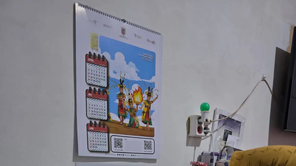 TRANSAKSI LANGSUNG: Sejumlah konsumen memilih membeli tiket pesawat lewat travel agent karena dinilai lebih aman.&nbsp;