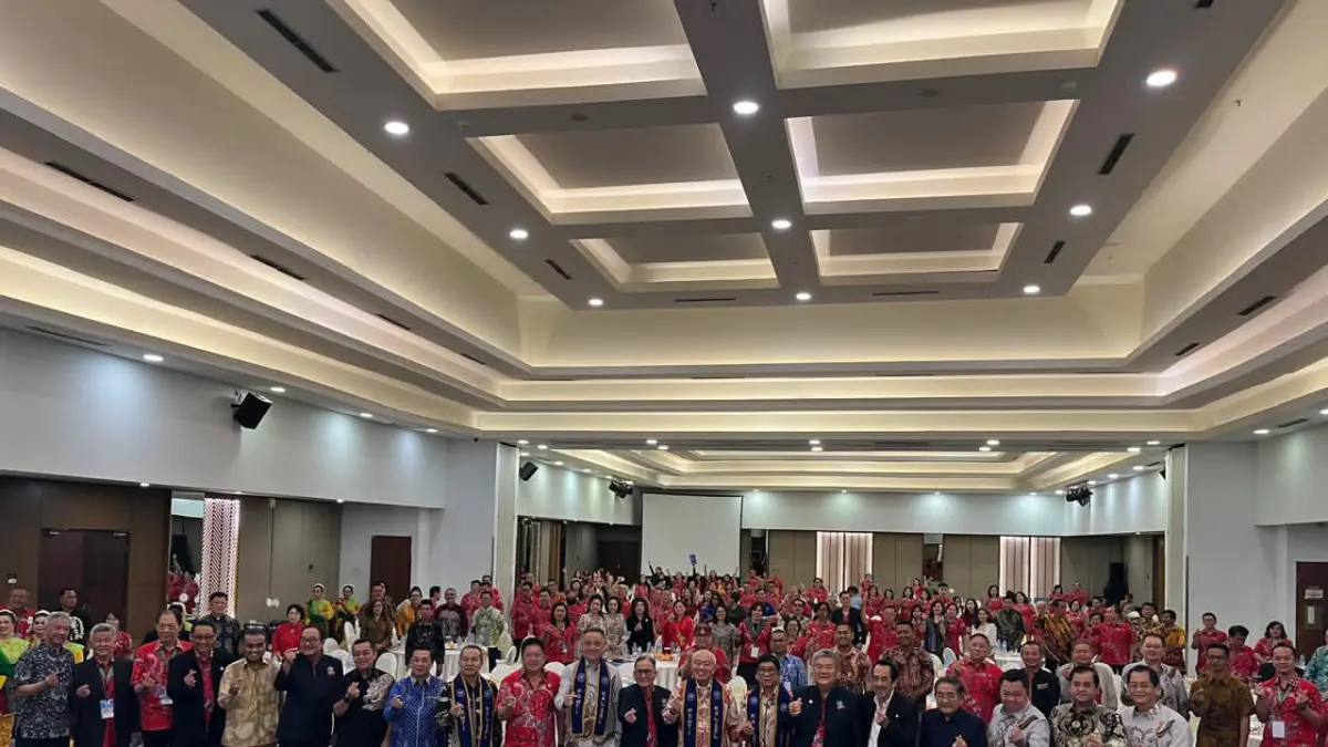 BERSAMA: Gubernur Kalsel, H Muhidin bersama Dewan Pengurus dan anggota PSMTI Kalsel.