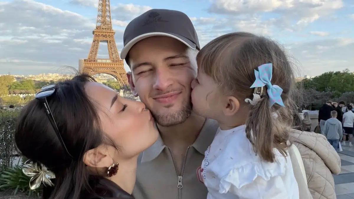 BERSAMA: Potret kebersamaan Jennifer Coppen, Justin Hubner dan Kamari di Paris. (Foto: Instagram/jennifercoppenreal)