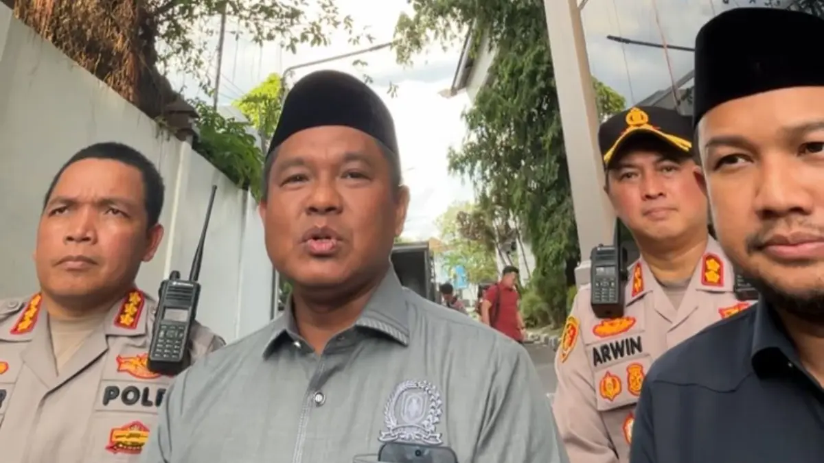 BICARA: Wakil Ketua DPRD Kalsel Kartoyo menjelaskan biaya konsumsi diperlukan untuk petugas keamanan dalam menjaga demonstrasi.