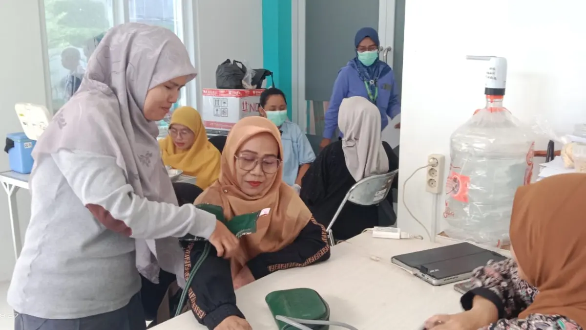 Dinkes Banjarbaru memfasilitasi vaksinasi Covid-19 bagi 16 calon jamaah haji di Puskesmas Banjarbaru Selatan (DINKES UNTUK RADAR BANJARMASIN)