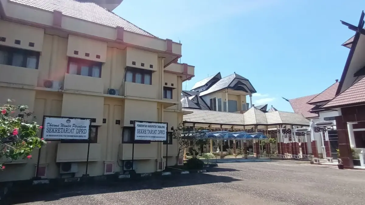 GEDUNG DPRD TABALONG : Bangunan yang menjadi tempat bekerja anggota legislatif di Tabalong.


(Foto : Ibnu Dwi Wahyudi/ Radar Banjarmasin)