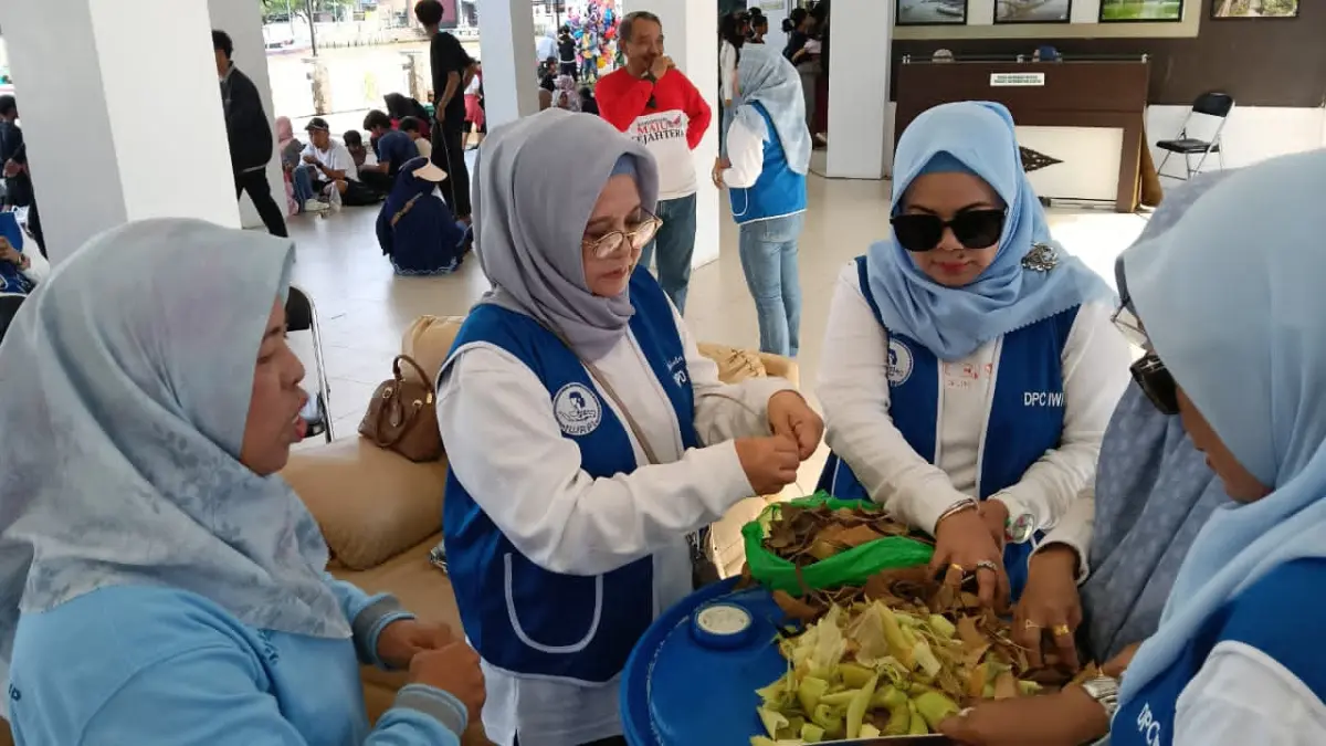 HARI KARTINI: Kegiatan sosialisasi pengolahan sampah yang digelar IWAPI Kalsel di Siring Menara Pandang, Banjarmasin, Minggu (19/4/2026).(Foto: Raudah Anisya/Radar Banjarmasin)&nbsp;&nbsp;