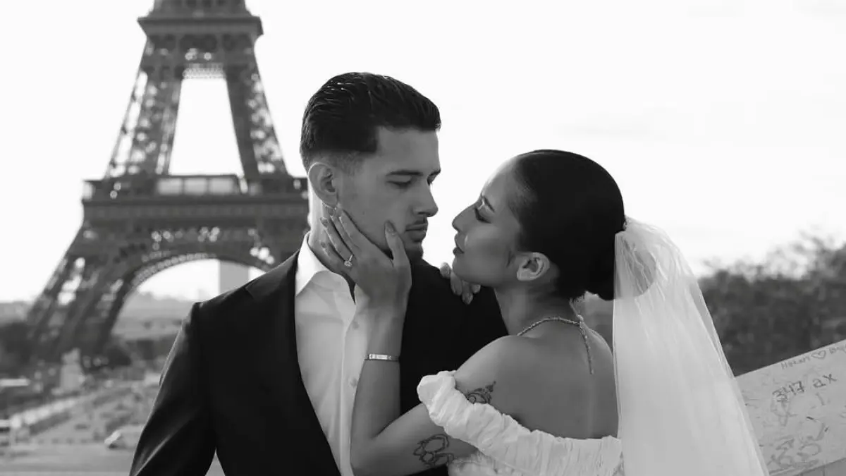 ROMANTIS: Salah satu foto prewedding Jennifer Coppen dan Justin Hubner di Paris. (Foto: Instagram/Jennifercoppenreal)