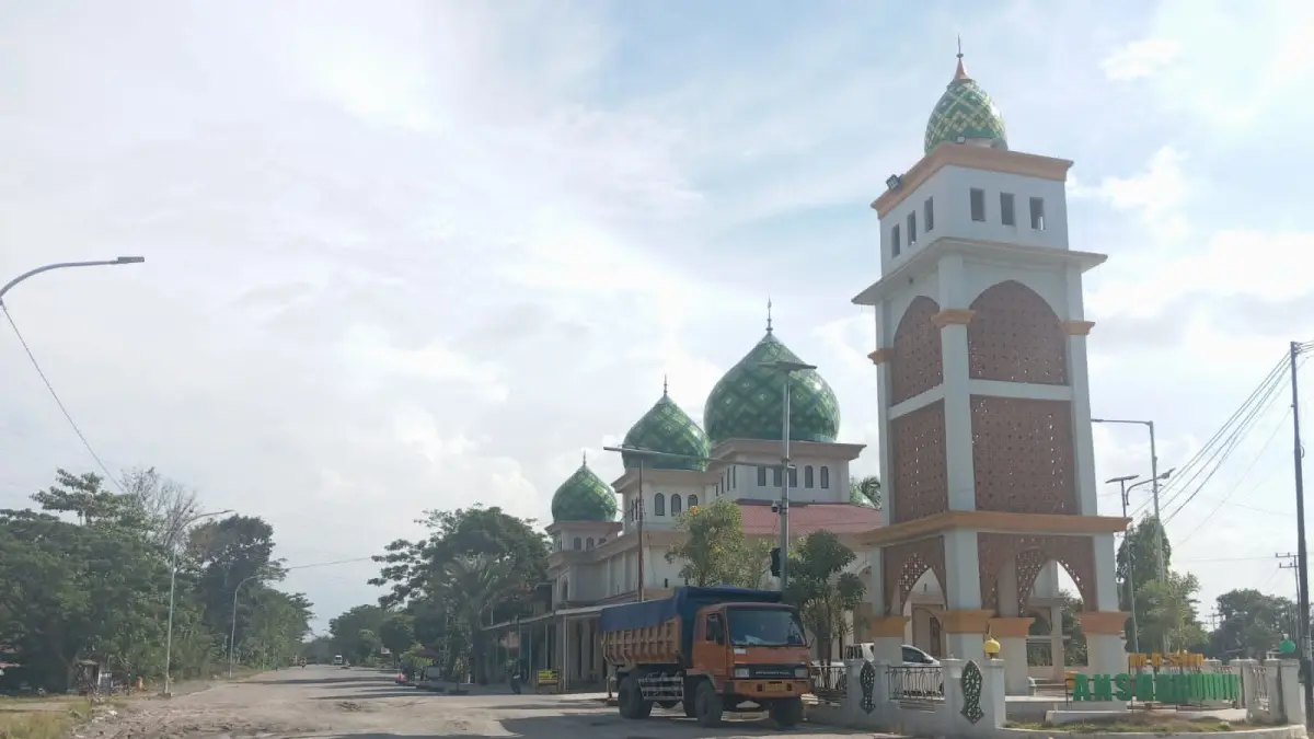 AKAN DIPERBAIKI: Akses jalan dari Desa Binderang Kecamatan Lokpaikat ke RSUD Datu Sanggul akan diperbaiki tahun ini.(Foto:Rasidi Fadli/Radar Banjarmasin)