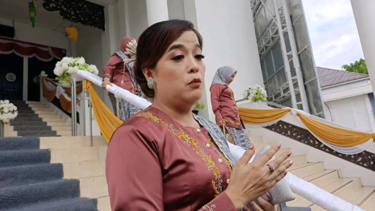 Anggota DPRD Banjarbaru Emi Lasari saat diwawancarai.