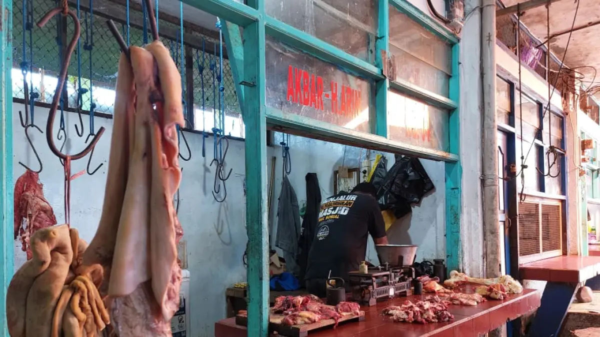 HARGA: Harga daging sapi di pasar tradisional HST masih tinggi.
