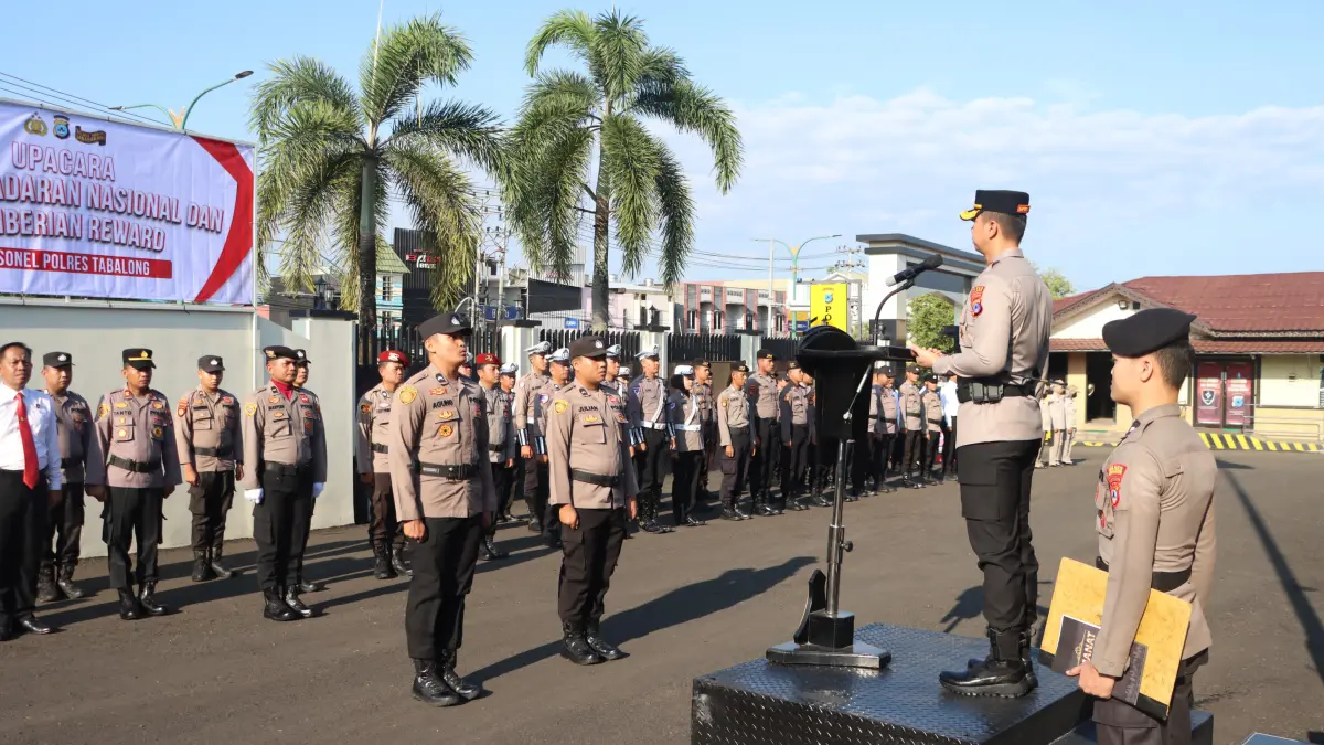 ARAHAN:Kapolres Tabalong, AKBP Wahyu Ismoyo memimpin upacara Hari Kesadaran Nasional di Halaman Mapolres Tabalong, Selasa (21/4/2026).(Foto:Polres Tabalong untuk Radar Banjarmasin)