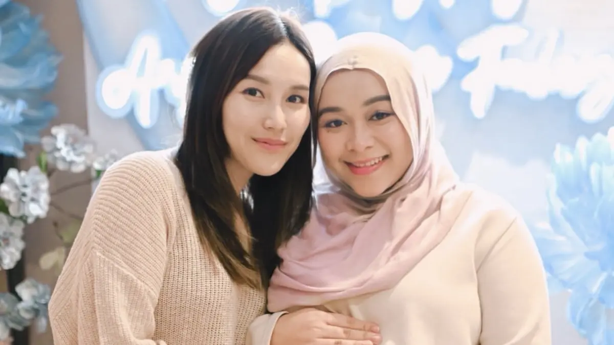BAHAGIA: Ayu Ting Ting dan adiknya Syifa abadikan momen sesaat sebelum melahirkan. (Foto: Instagram/ayutingting92)