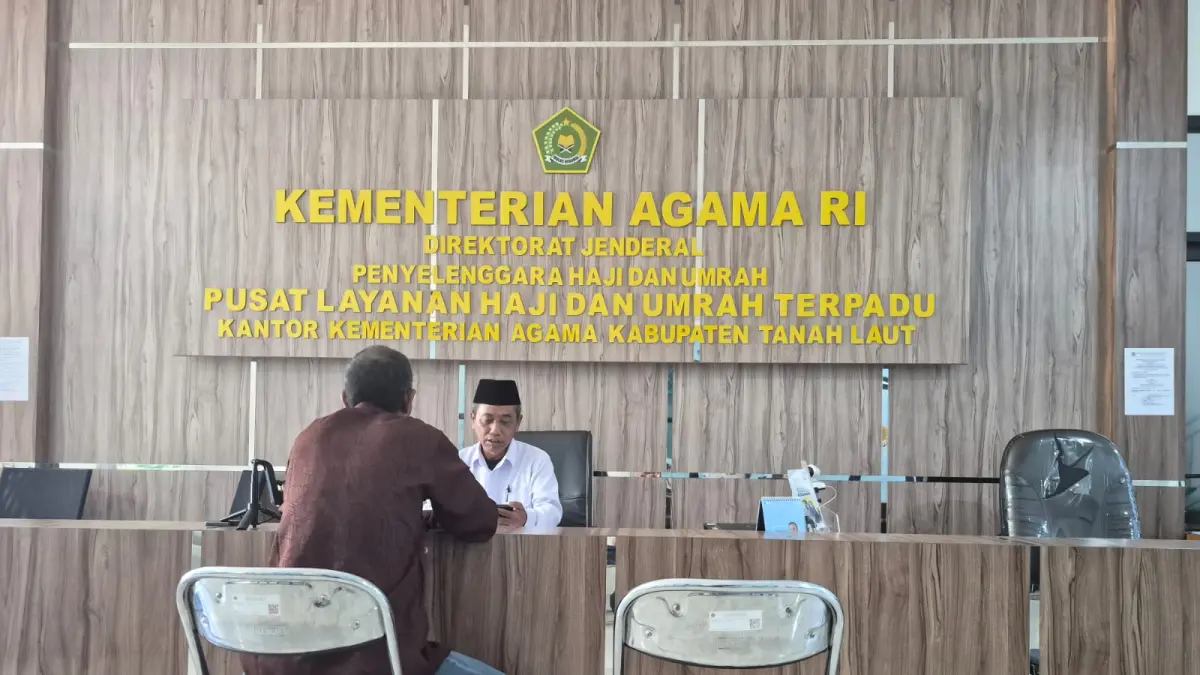 BISA BERIMBAS: Pelayanan Haji dan Umrah di Kantor Kemenhaj Tala di Jalan Hadji Boejasin Pelaihari. (Foto : Norsalim Yahya/Radar Banjarmasin)