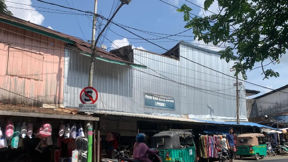 REVITALISASI: Pemko Banjarmasin akan segera melakukan pembenahan Pasar Ujung Murung. Revitalisasi disiapkan untuk meningkatkan kenyamanan, mengatasi persoalan banjir dan parkir, serta menghidupkan kembali pasar sebagai ikon perdagangan kota.(Foto: Doo Radar Banjarmasin)
