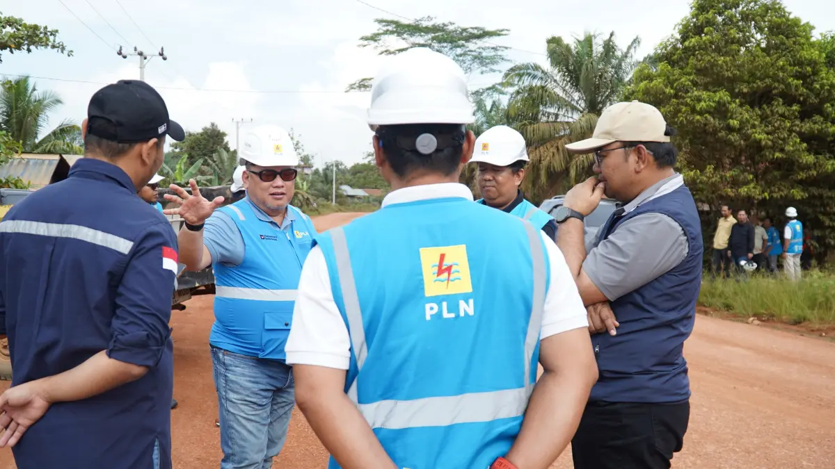 JAGA KUALITAS: GM PLN UID Kalselteng, Iwan Soelistijono menegaskan pengecekan dilakukan untuk memastikan pekerjaan berjalan sesuai dengan timeline yang telah ditetapkan.