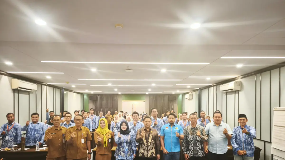 POSE:Bupati Kabupaten HST, Samsul Rizal hadiri acara pelatihan kepemudaan yang digelar Disporabudparekrab HST bersama KNPI HST di Rattan Inn Banjarmasin, Selasa (21/4/2026).