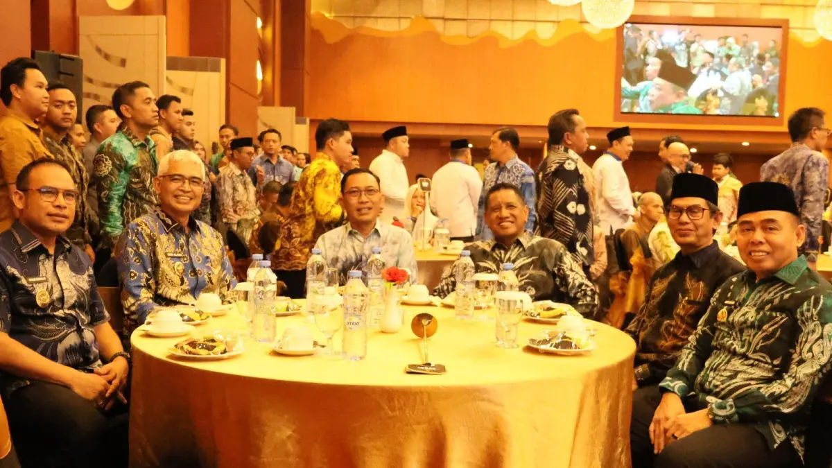 UNDANGAN:Wakil Bupati HSU, Hero Setiawan (dua dari kiri) hadiri pelantikan Pengurus Wilayah IKA PMII Kalsel yang dirangkaikan dengan seminar nasional BPK RI di Galaxy Hotel, Banjarmasin, Senin (20/4/2026).(Foto:Pemkab HSU)&nbsp;