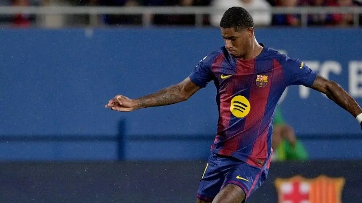 DISARANKAN: Arsenal disarankan merekrut Marcus Rashford yang tidak masuk rencana Barcelona.
(AFP/MANAURE QUINTERO)