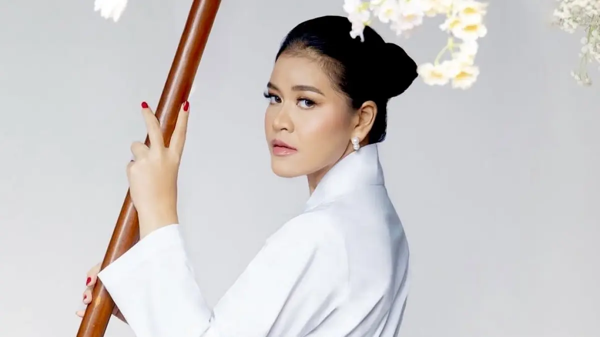ELEGAN: Kahiyang Ayu tampil elegan dalam sesi pemotretan. (Foto: Instagram/ayanggkahiyang)