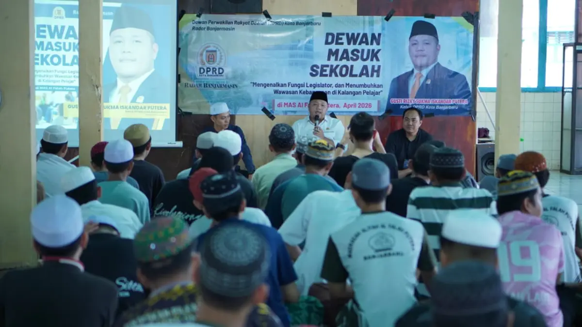 NARASUMBER: Ketua DPRD Kota Banjarbaru, Gusti Rizky Sukma Iskandar berikan materi tentang fungsi dan tugas DPRD.
