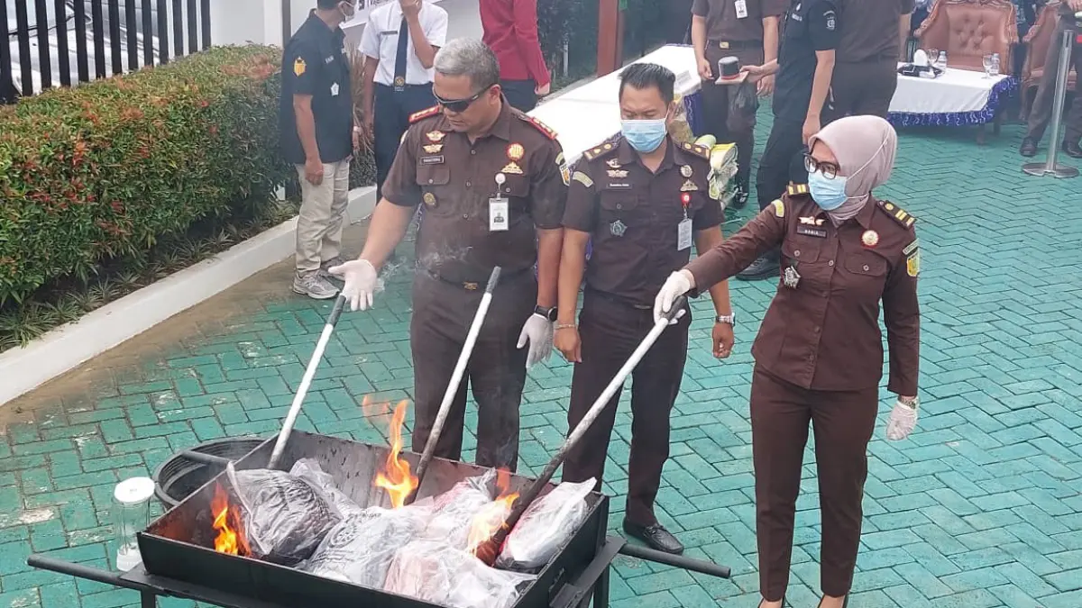 PEMUSNAHAN: Barang bukti perkara hukum yang sudah inkrah di Kejari HST. 