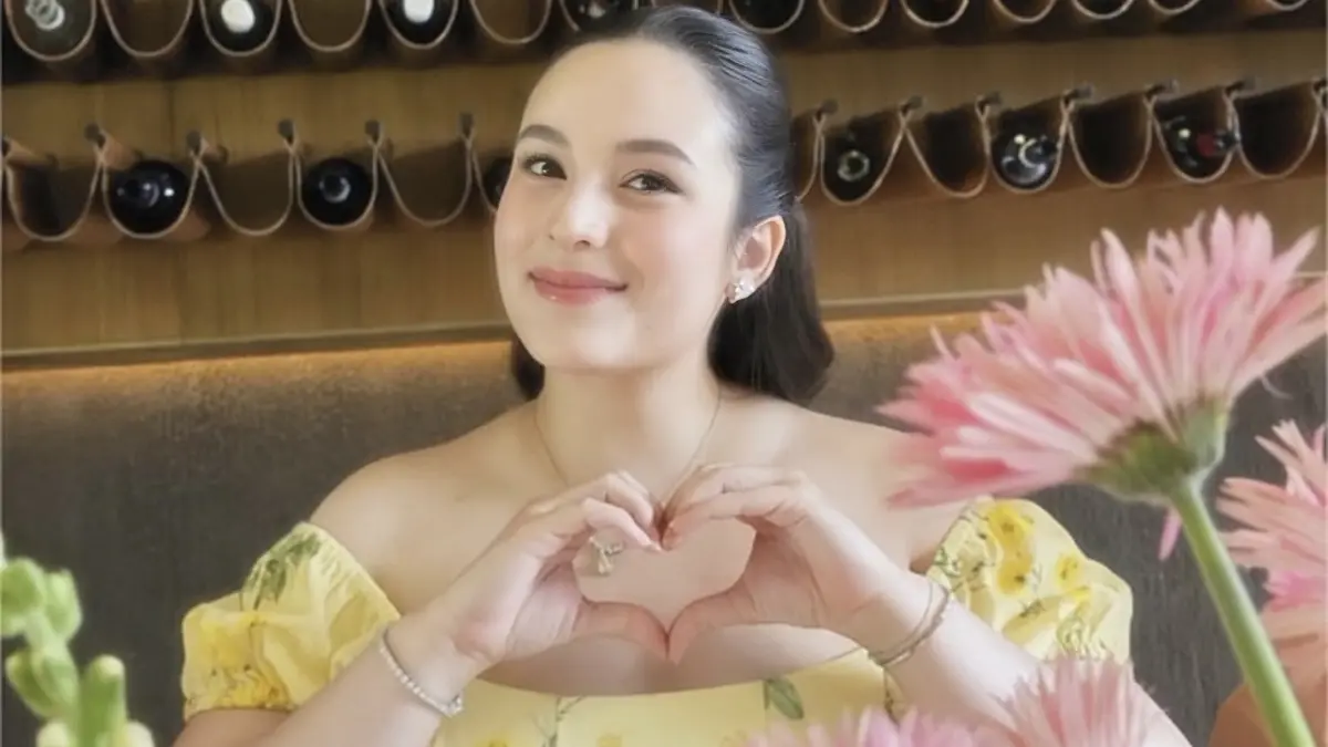 SEGAR: Chelsea Islan tampil segar dan memesona saat momen baby shower. (Foto: Instagram/chelseaislan) 