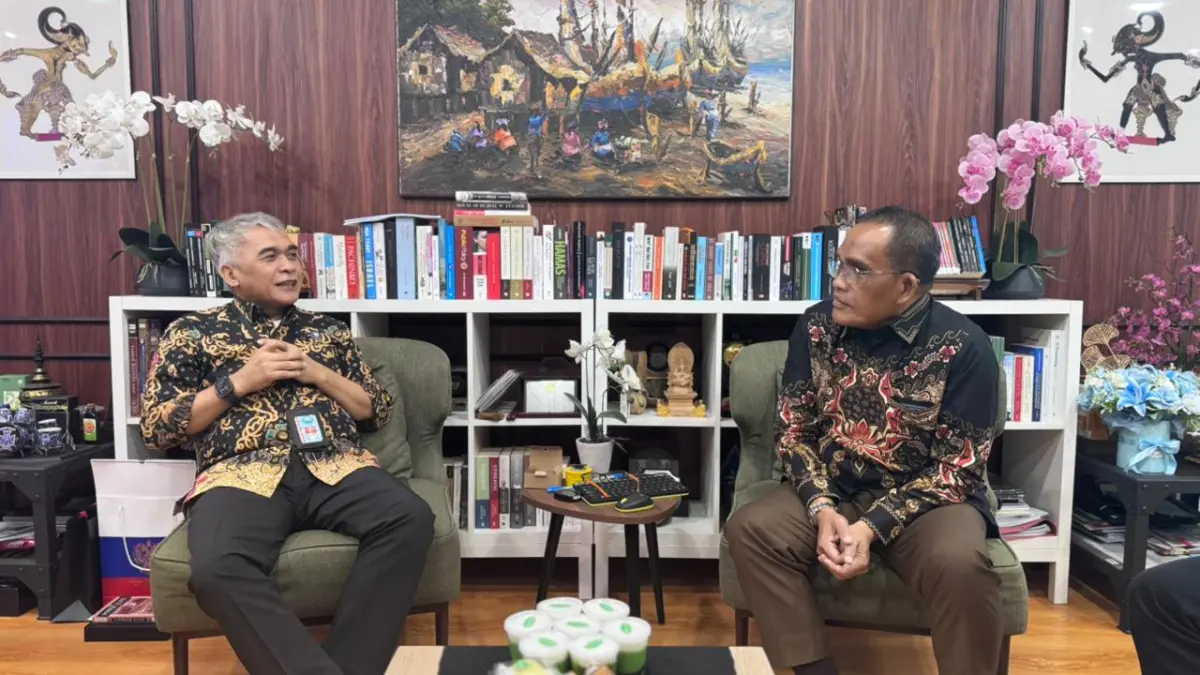 DIALOG:Bupati HSU, H Sahrujani (kanan) menghadap Deputi Hukum dan Kerjasama Badan Narkotika Nasional (BNN) RI, Irjen Pol Agus Irianto, di BNN Pusat, Jakarta, Rabu (22/4/2026).(Foto:Pemkab HSU)