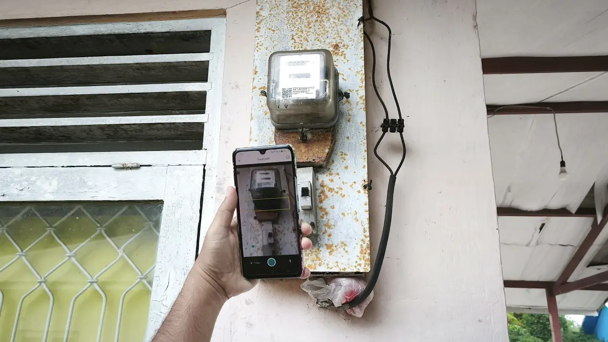 DICEK: Fitur SWACAM dapat digunakan setiap tanggal 23-27 setiap bulannya. Pelanggan cukup membuka aplikasi PLN Mobile, memilih menu Catat Meter, kemudian mengunggah foto angka kWh meter sesuai dengan kondisi terkini.(Foto-foto: PLN UID Kalselteng)&nbsp;