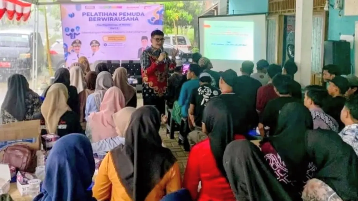 KEGIATAN: Pemuda Desa Pandak Daun mengikuti kegiatan “Psychology of Money Part II” yang digelar Disbudporapar Banjar bersama anggota DPRD Banjar Ali Syahbana. (FADLAN ZAKIRI/RADAR BANJARMASIN)