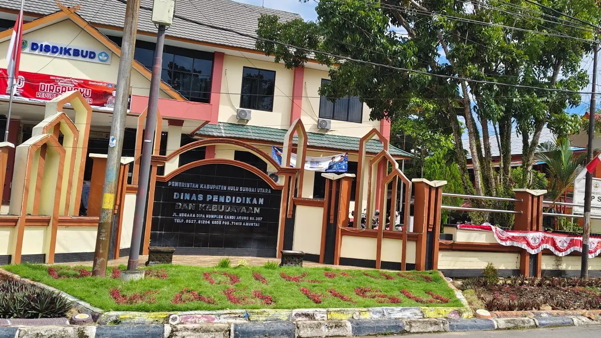 SKPD: Kantor Dinas Pendidikan dan Kebudayaan Kabupaten HSU di Jalan Negara Dipa, Kelurahan Sungai Malang.