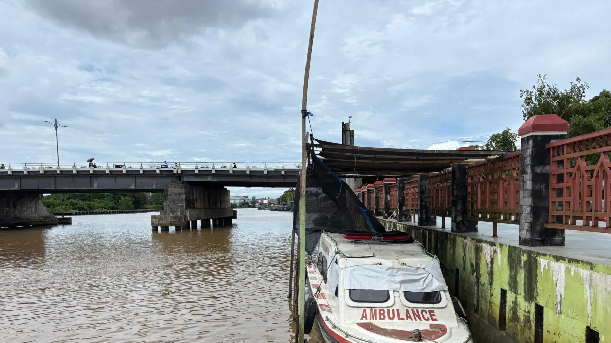 Ambulans Air yang terparkir di Sungau Martapura depan RSUD Sultan Suriansyah Banjarmasin. (Zulvan Rahmatan/Radar Banjarmasin)