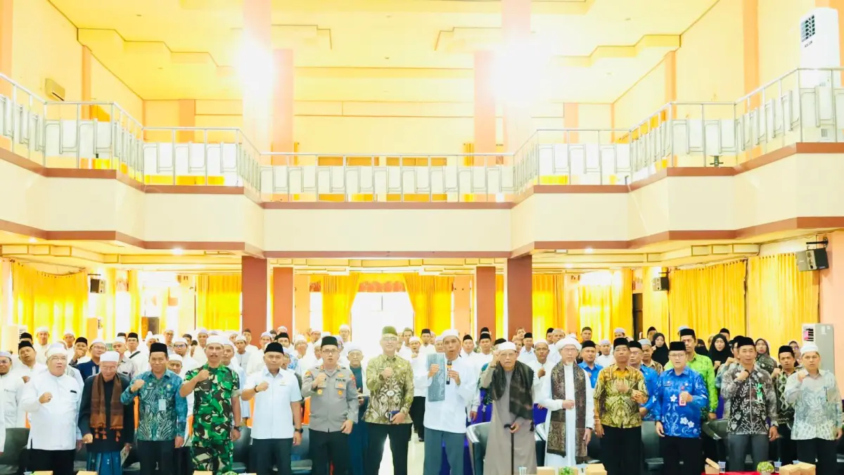 DUKUNGAN:Wakil Bupati HSU, Hero Setiawan (tengah) saat bersilaturahmi dengan alim ulama dan tokoh masyarakat di Amuntai, Kamis (23/4/2026) di Aula Dr KH Idham Chalid.(Foto: Pemkab HSU)&nbsp;