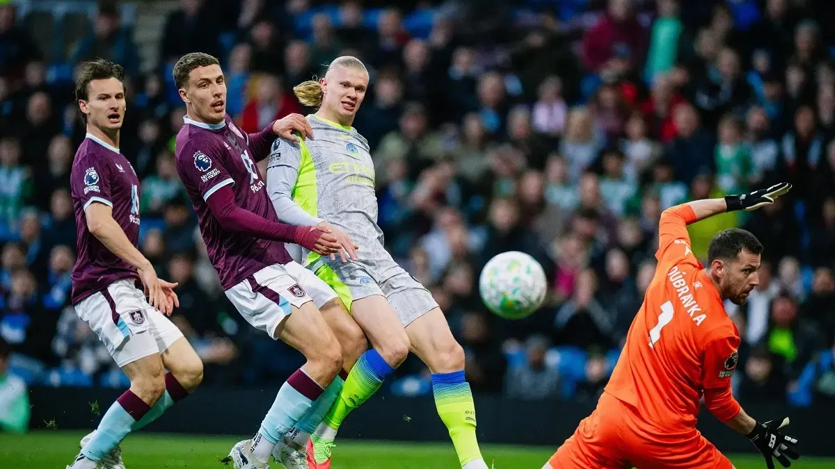 GOL CEPAT: Kemenangan 1-0 atas Burnley di Turf Moor, Kamis (23/4) menjadi langkah krusial berikutnya bagi City. Gol cepat dari Erling Haaland sudah cukup untuk memastikan tiga poin penting.
(MANCHESTER CITY)&nbsp;